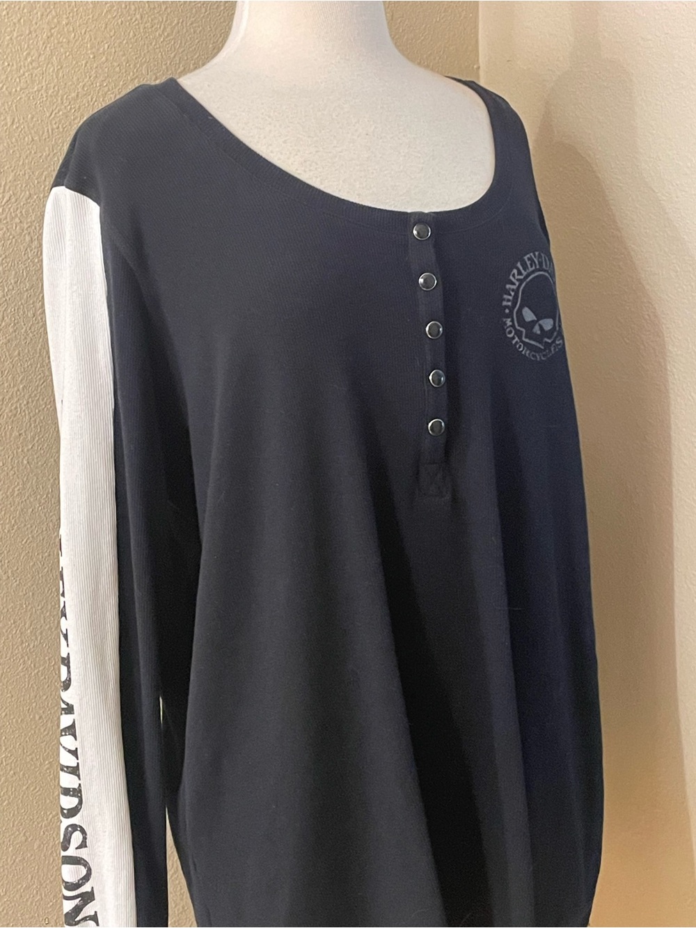 EUC Harley-Davidson Women’s Black Long-Sleeve Henley thermal 3W with logo